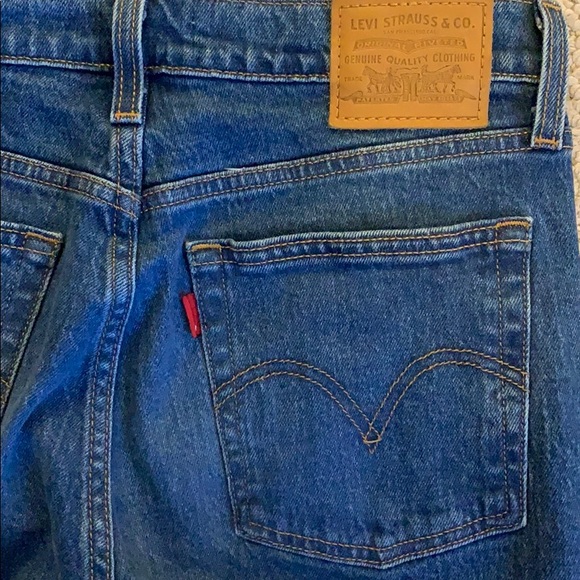 LEVI’S CROPPED WEDGIE DENIM - Picture 4 of 5
